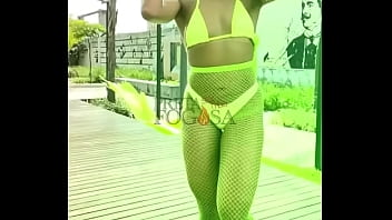 Ela adora mexer a bunda