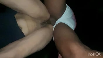 Dando uma foda gostosa rapidinho no mato