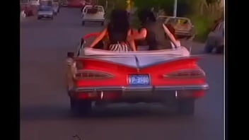 Auto rojo vilma palma e vampiros