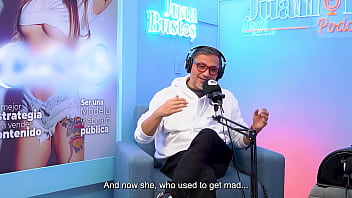 Teen lylapeach tiene 21 orgasmos y squirt mientras la azotan con billetes en la fuckmachine del podcast