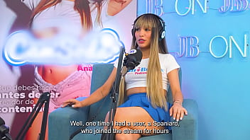 Teen lylapeach tiene 21 orgasmos y squirt mientras la azotan con billetes en la fuckmachine del podcast