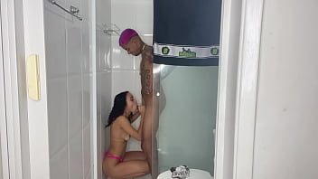 Contratei uma magrinha do job ela fode muito gostoso fiz ela dá até o cuzinho simples sem camisinha