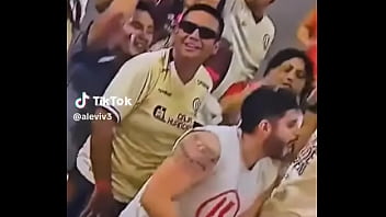 Quien no se enamoro de este hincha en el partido de alianza vs universitario