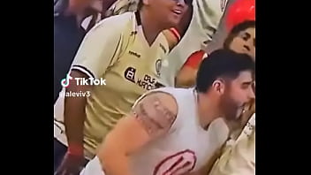 Quien no se enamoro de este hincha en el partido de alianza vs universitario