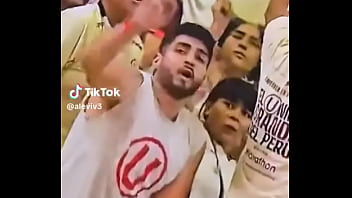 Quien no se enamoro de este hincha en el partido de alianza vs universitario