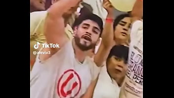 Quien no se enamoro de este hincha en el partido de alianza vs universitario