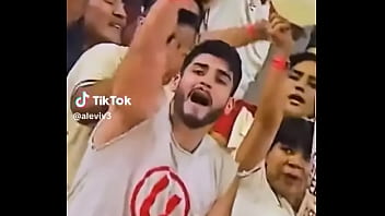 Quien no se enamoro de este hincha en el partido de alianza vs universitario