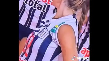 Quien no se enamoro de este hincha en el partido de alianza vs universitario