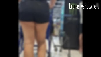 Filmando a loira gostosa no mercado espiando a loira no mercado