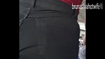 Filmando a loira gostosa no mercado espiando a loira no mercado