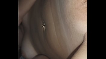 Gostosa faz aquela provocação pra ganhar leite se masturba e goza gostoso