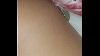 Gostosa faz aquela provocação pra ganhar leite se masturba e goza gostoso