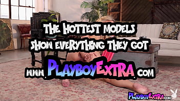 Smoking hot cougar blondie reveals her amazing boobs