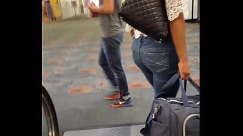 Candid latin mestiza booty