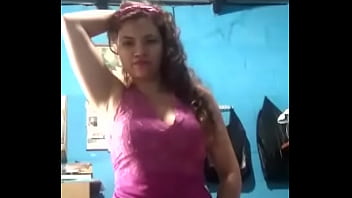 Como se mueve la perra xq desea vergas en su vagina