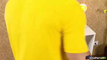 Esperando meu primo postiço chegar do trabalho