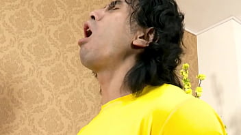 Esperando meu primo postiço chegar do trabalho