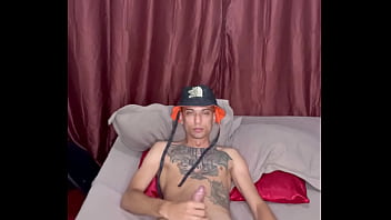 Thiago kelton comendo uma bunda de silicone no quarto