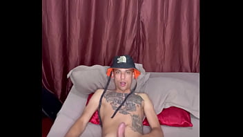 Thiago kelton comendo uma bunda de silicone no quarto