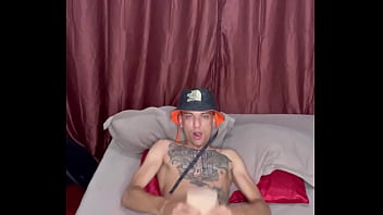 Thiago kelton comendo uma bunda de silicone no quarto