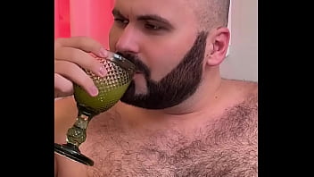 Две красотки сосут царю зверей