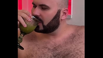 Две красотки сосут царю зверей