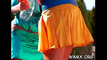 Amateurs working lesbo 3some