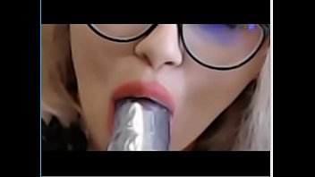 Busty babe fuck her pussy