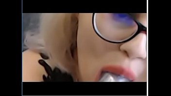 Busty babe fuck her pussy