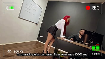 A secretária entrou só pra escrever no quadro mas saiu de joelhos