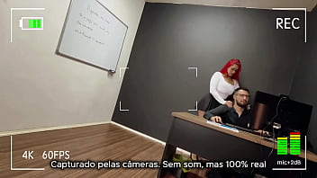 A secretária entrou só pra escrever no quadro mas saiu de joelhos
