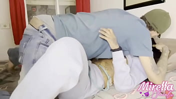 A vizinha chegou do rolê doidona querendo me dar logo comi no pelo