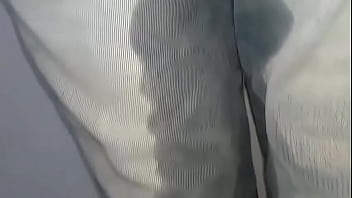 Me orino en los pantalones con mis pañales de tela y de paso tre deliciosos orgasmos