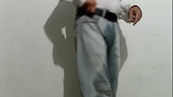 Me orino en los pantalones con mis pañales de tela y de paso tre deliciosos orgasmos