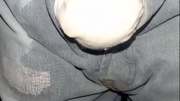 Me orino en los pantalones con mis pañales de tela y de paso tre deliciosos orgasmos