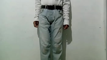 Me orino en los pantalones con mis pañales de tela y de paso tre deliciosos orgasmos