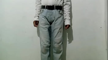 Me orino en los pantalones con mis pañales de tela y de paso tre deliciosos orgasmos