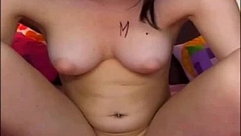 Hot amateur girl masturbate and squirt on cam