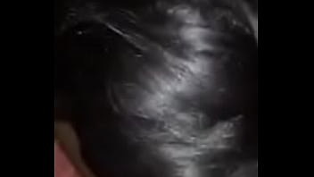 Una morena mamando guevo