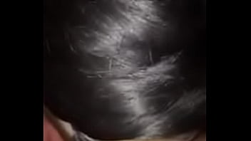 Una morena mamando guevo