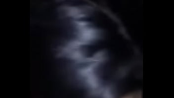 Una morena mamando guevo