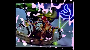 She said “split me jt ” #splitme #bananasplit #icecream #makeitcreamy #gettincreamywithjt #desserts #ic