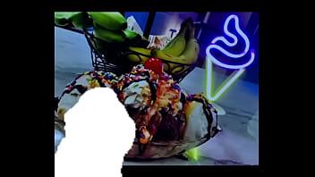 She said “split me jt ” #splitme #bananasplit #icecream #makeitcreamy #gettincreamywithjt #desserts #ic