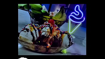 She said “split me jt ” #splitme #bananasplit #icecream #makeitcreamy #gettincreamywithjt #desserts #ic