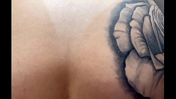 Minha namorada saiu e a enteada não perdeu tempo foi logo sentando em mim e a safada ainda me deu o cu