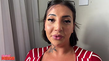 Casada gostosa fez dupla penetração num menage a trois com amigos do marido corno