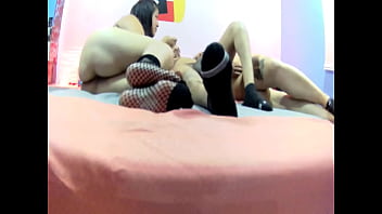 Trio con dos viejas de xvideos me llamaron para que les llenara el culo de leche al final una se la trago con el culo y la otra con la boca