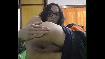 Cuando me quedo solo me gusta abrirme el culo