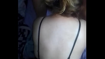 Tenemos sexo y mi novia usa un dildo con nuestra amiga