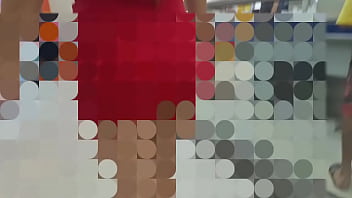 Esposa se exibe sem calcinha em publico